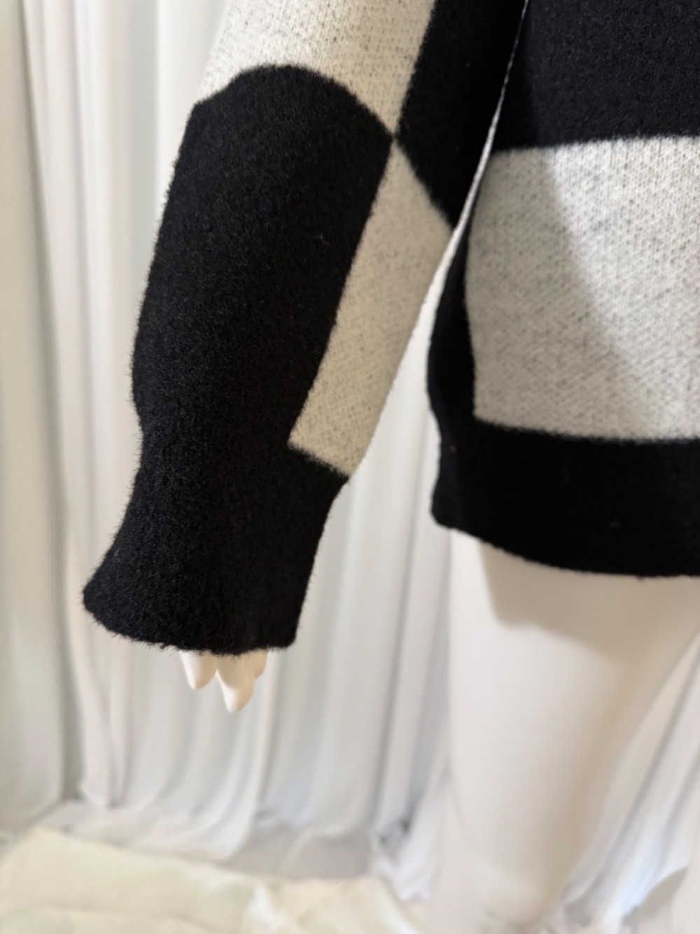 Moa Moa Black White Checkered Oversized Modern Soft Sweater Size L NWOT - Picture 12 of 16